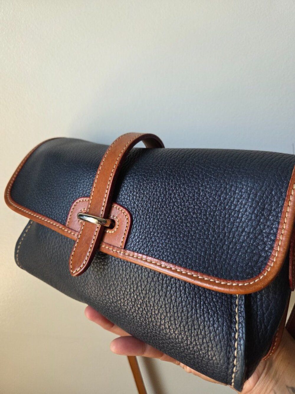 EUC DOONEY & BOURKE THICK PEBBLED GENUINE LEATHER CROSSBODY BAG - Picture 2 of 16
